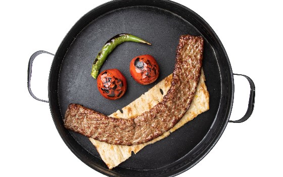 کباب لقمه درباری 2 سیخ با گوجه