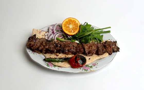 چنجه گوساله با نان داغ
